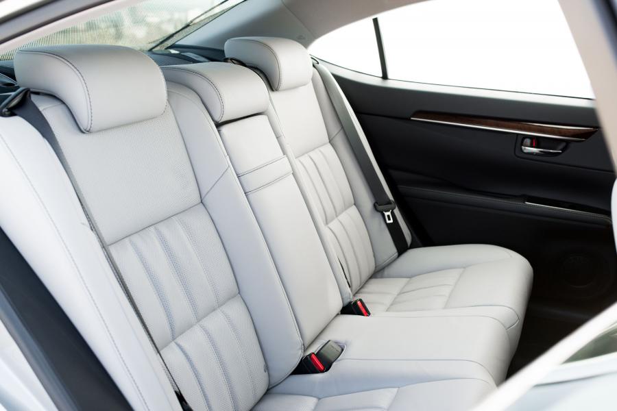  Lexus ES350 2016 года  (фото 4 из 11)